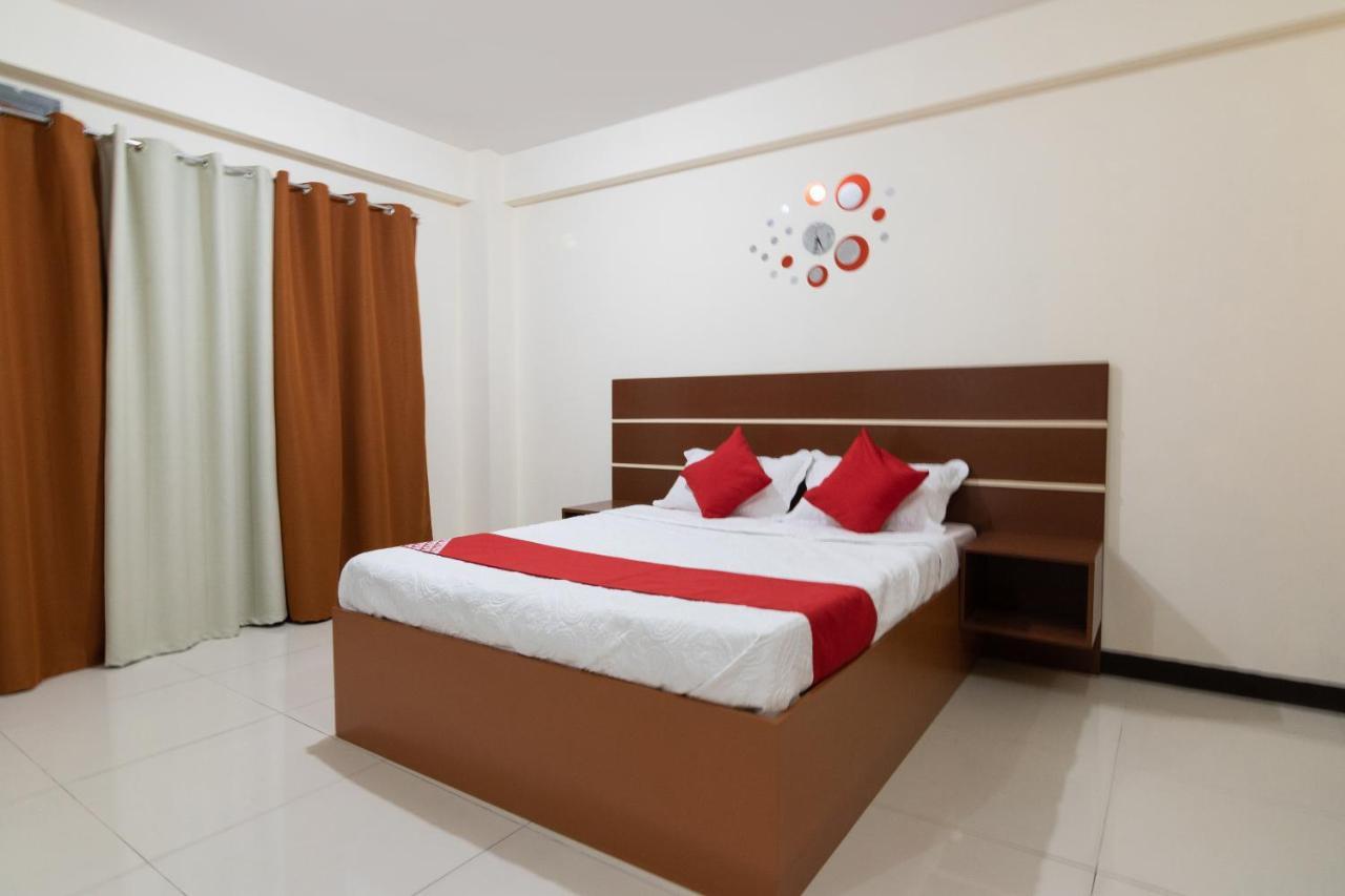 Oyo 578 Red Velvet Suites Manila Exterior foto
