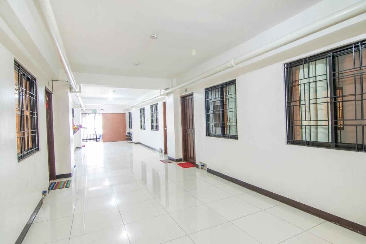 Oyo 578 Red Velvet Suites Manila Exterior foto