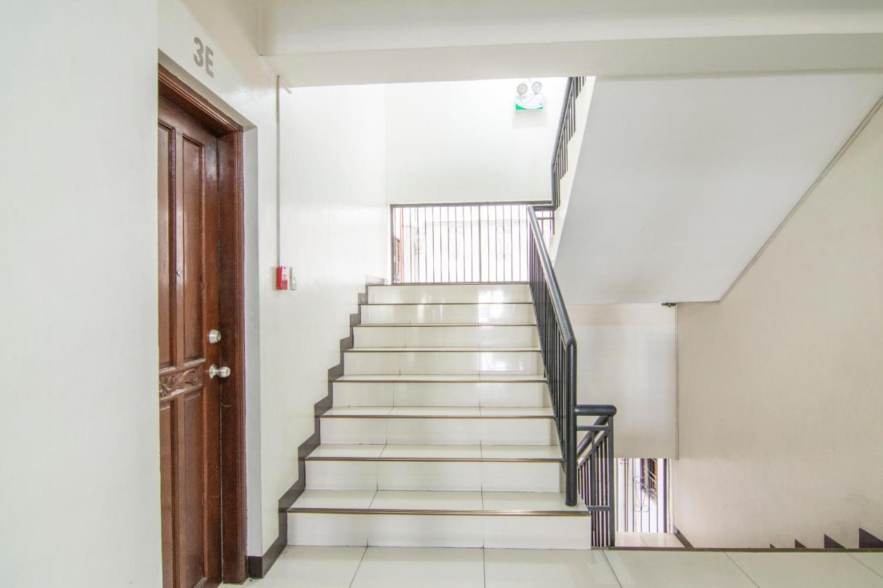 Oyo 578 Red Velvet Suites Manila Exterior foto