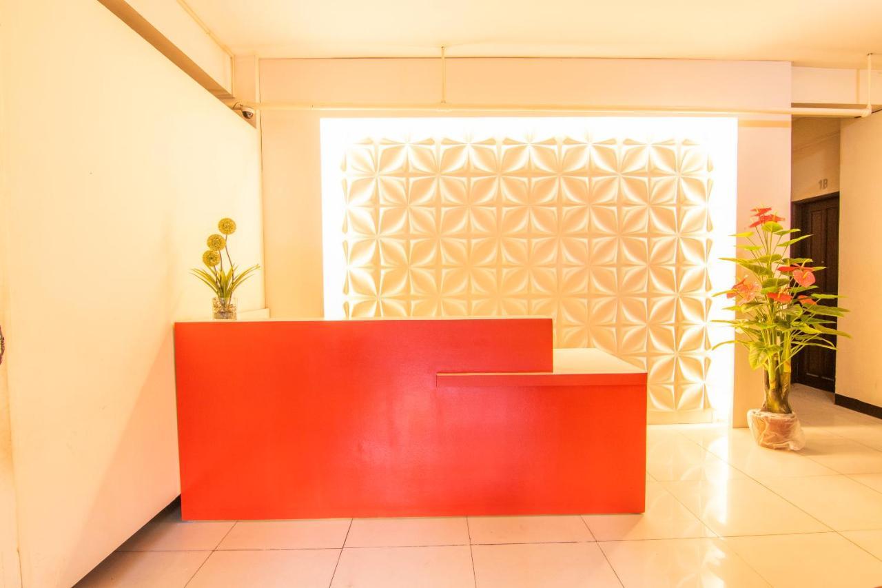 Oyo 578 Red Velvet Suites Manila Exterior foto